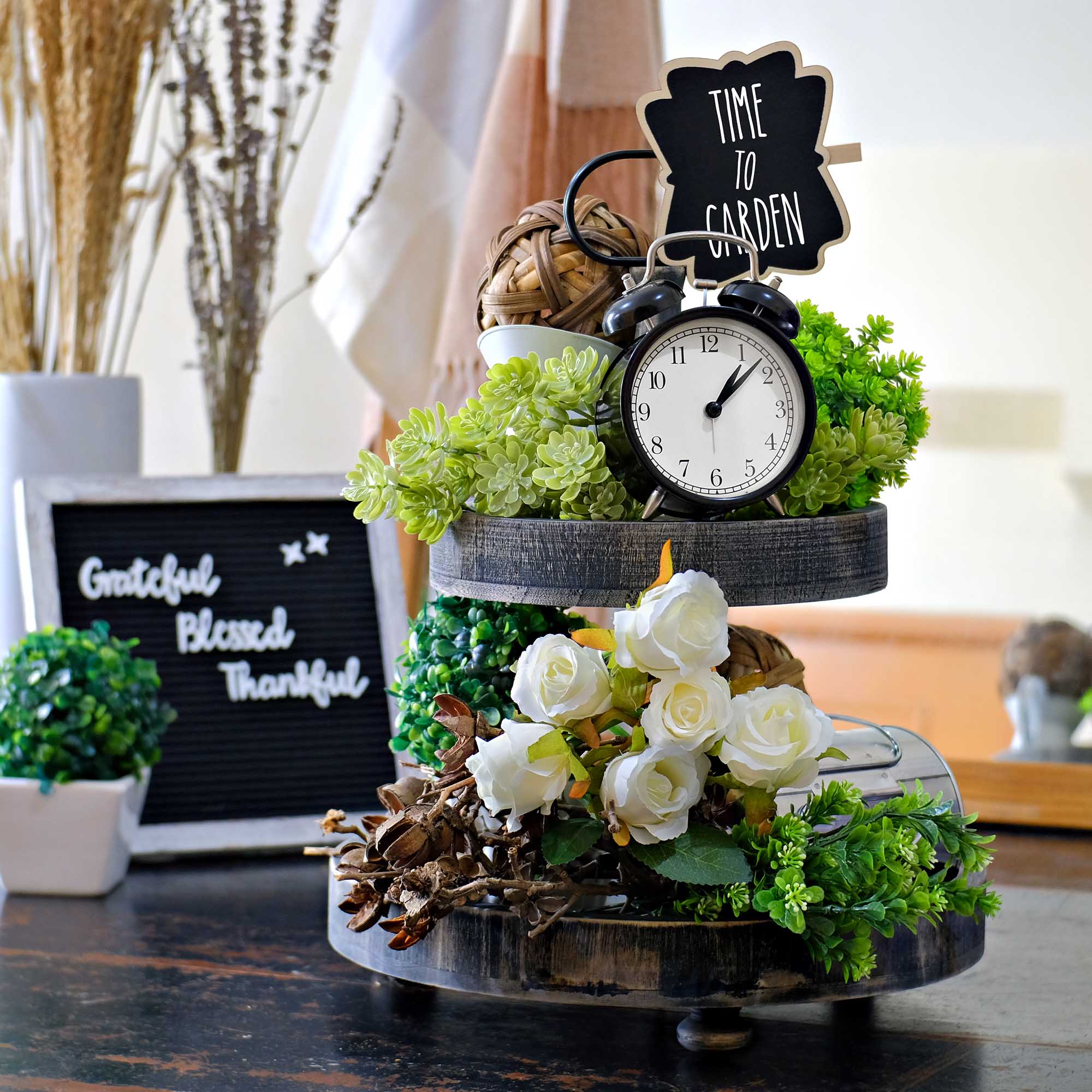 https://maineventusa.shop/cdn/shop/products/tiertray_black_LF2_farmhouse-tiered-tray-with-beads-home-decor-wooden-2-tier-tray-cupcake-stand-black.jpg?v=1678867207